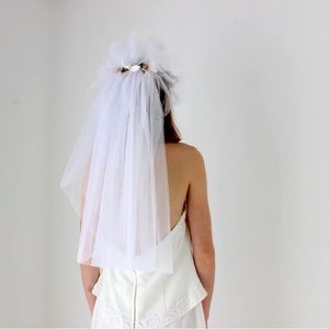 90s vintage flower bridal headpiece with voluminous tulle veil